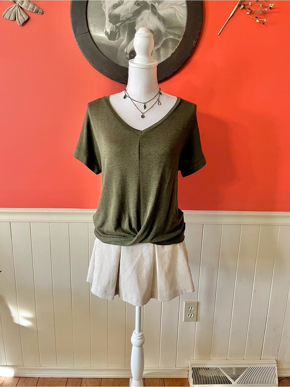 Wantable  V-Neck Twist Front Top Size Small